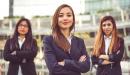 ما هي الإكسسوارات المناسبة لملابس العمل