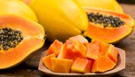 فوائد فاكهة البابايا للجنس: فوائد مزعومة أم صحيحة علميًّا؟
