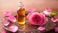 فوائد زيت الورد للشفايف