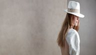 أنواع القبعات: لأي الملابس والمناسبات تلائم؟ أنواع القبعات: لأي الملابس والمناسبات تلائم؟