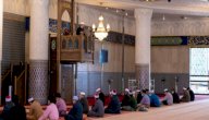 حكم التأخر عن خطبة الجمعة: وهل يختلف الأجر مع وقت الحضور؟