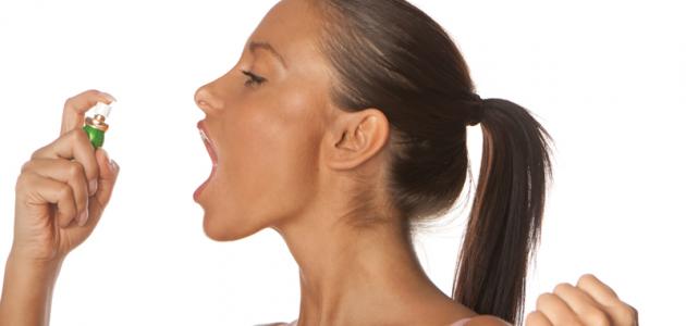 علاجات بسيطة للتخلص من رائحة الفم الكريهة