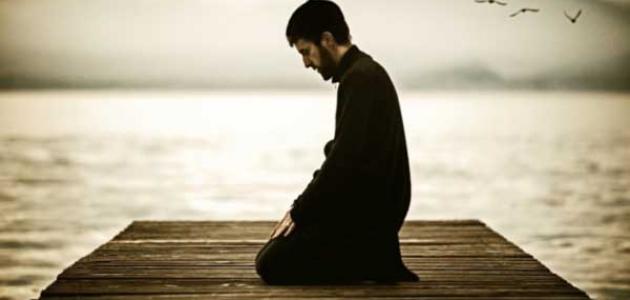 حكم الصلاة بالحذاء