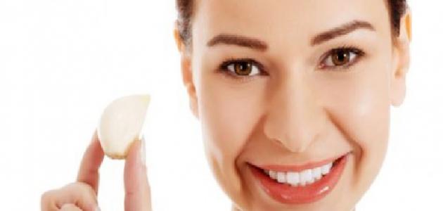 علاج تساقط الحواجب بالثوم