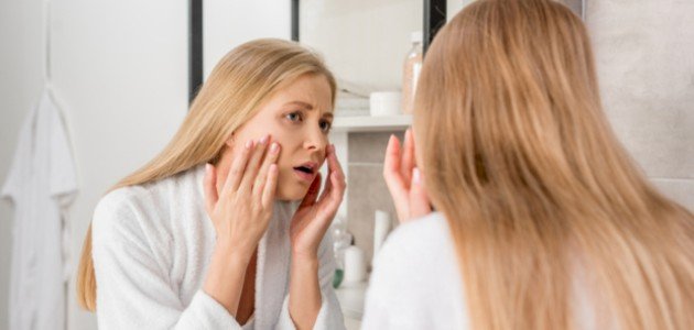 علاج تقشير الوجه عند وضع المكياج