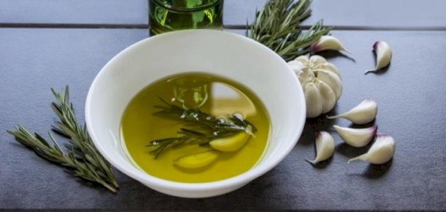 فوائد الثوم وزيت الزيتون للانتصاب: فوائد مزعومة أم صحيحة علميًّا؟
