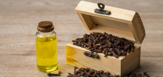 فوائد-القرنفل-للبشرة/