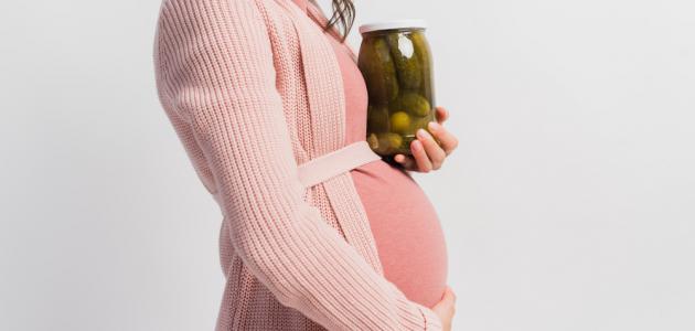المخللات للحامل: نصائح وتحذيرات وما الكميات المسموحة؟