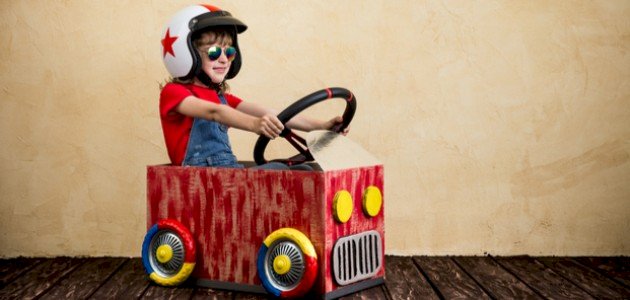 كيف تصنع سيارة من الكرتون بخطوات واضحة؟