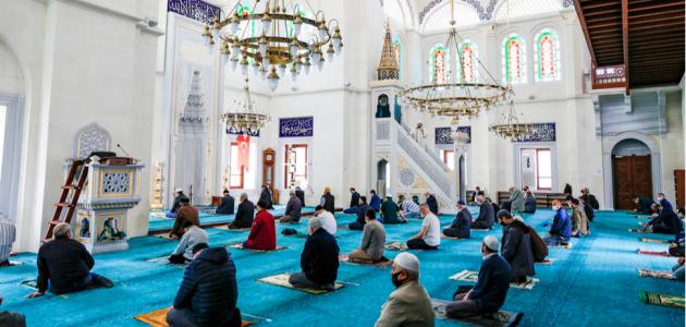 حكم من فاتته خطبة الجمعة وصلى مع الإمام