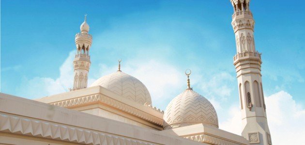 خطبة الاستسقاء: كم خطبة؟ وهل تقام قبل الصلاة أو بعدها؟