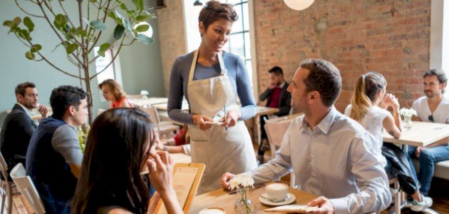 كيف تؤثر تجربة العميل على ولائه للمطعم؟